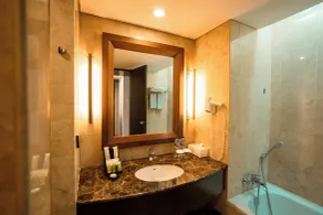 Kuta Paradiso Hotel - Bathroom