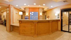 Holiday Inn Express Hotel & Suites Detroit-Utica by IHG - Recepción