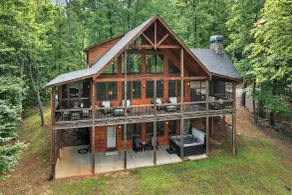 Luxury Mineral Bluff Cabin with Deck & Hot Tub! - Innvendig