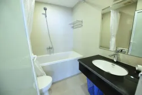 Granda Legend Apartment - Bathroom