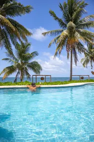 Almond Beach Resort - Piscina