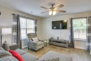 Near Base & Shopping: Modern Sumter Townhome! - Innenbereich
