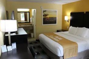 Days Inn by Wyndham Canton - Chambre