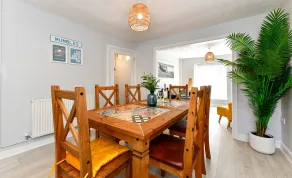 Just Stay Wales - Hartwell House Mumbles - Pasti in camera
