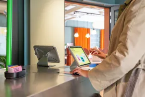 STAYERY Fürth City Center - alle Zimmer mit Klimaanlage - Mostrador de check-in y check-out