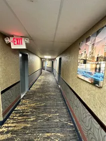 Town House Inn and Suites - Hall