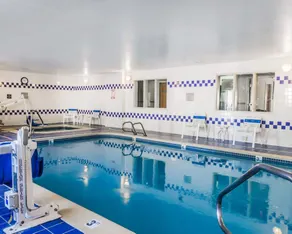 Quality Inn & Suites Golden - Denver West - Piscine