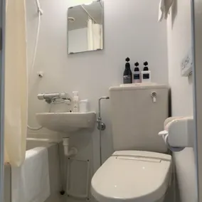 Shinjuku Sun Park Hotel - Bathroom