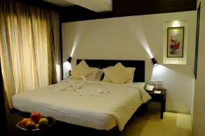 Holiday Vista Thekkady a premium hotel near periyar wild life sanctuary with sky view pool - Room