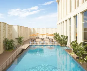 Taj Santacruz - Pool