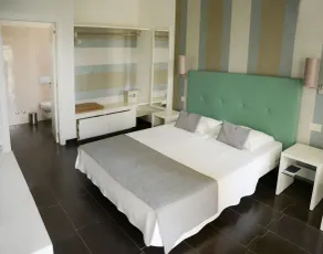 Ouril Pontao Hotel - Room