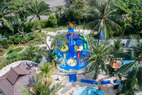 Shangri-La Jakarta - Piscina