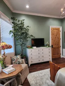 Hummingbird House - Room