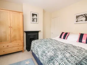 Mayflower, 9 Coronation Road - Chambre