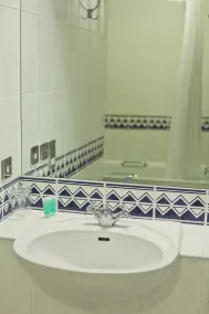Abbey Lodge Hotel - Bathroom