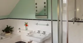 Lobhill Farmhouse - Bathroom