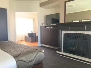 Blazing Stump Motel & Suites - Room
