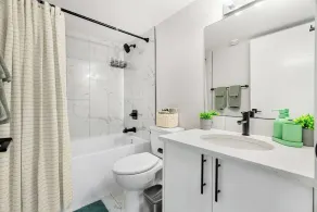Entire Modern, Stylish 2BR Suite with Private Entrance - Bad