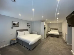 Airlie Arms Hotel - Værelse