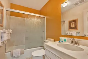 Castle At Kona Reef - Bathroom