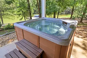 Lakefront Cottage w/ Private Hot Tub! - Interiör