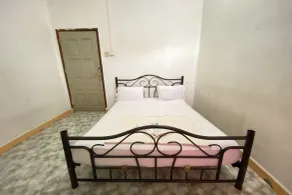Hotel O California - Room