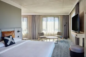 Moxy Cologne Muelheim - Room