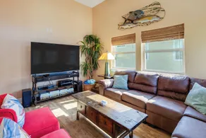 Port Aransas Home: Private Pool < 1 Mi to Beach! - Intérieur