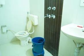 Hotel The Bliss Near Housing Board Chowk Mani Majra Chandigarh - Badeværelse