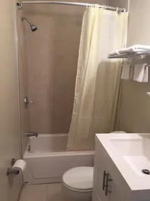Scottish Inn and Suites - Bensalem-Philadelphia - Bathroom