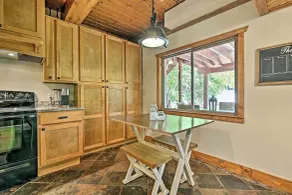 Walk to Tuttle Creek Lake: Secluded Scenic Retreat - Interiør