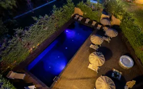 Black Hotel - Pool