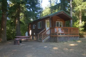 Chehalis Camping Resort One-Bedroom Cabin 2 - Rum