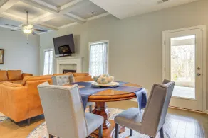 Patio w/ Fireplace: Spacious Sharpsburg Home! - Innvendig