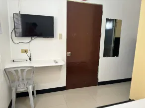 RedDoorz near Mariners Legazpi - Room