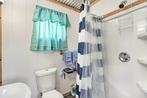 Cozy Studio Cabin in Tallassee w/ Water View! - Interiør