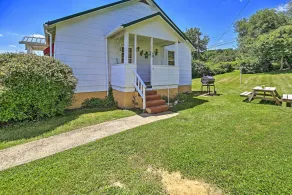 Quaint & Scenic Country Cottage, 3 Mi to New River - Interiør