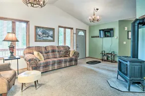 Cabin w/ Hot Tub, By Crater Lake Nat'l Park! - Interiør