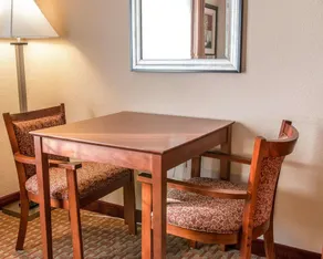 Quality Inn Near Interstate I94 - Chambre