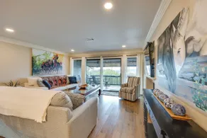 Luxury Lakefront Hot Springs Condo w/ Pools! - Interiör