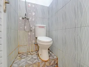 Hotel O Hotel New Tirken - Bathroom