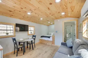 Close to Trails: Studio w/ Water Views - Innvendig