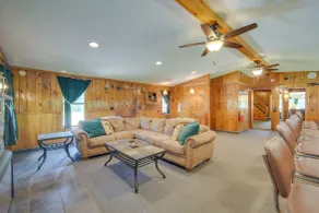 Spacious Winter Retreat w/ River Access + Kayaks! - Interiør