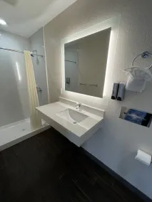 Creekside Inn Downtown - Bathroom