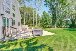 NOUVEAU! Large Home w / Hot Tub - Marchez jusqu'au lac Michigan! - Intérieur