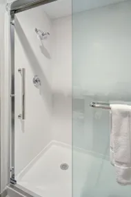 Holiday Inn Express & Suites Charlotte Southwest by IHG - Bathroom