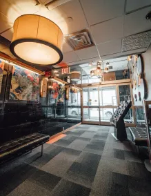 Feather Factory Hotel - Interior entrance