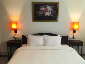99 The Gallery Hotel - Room