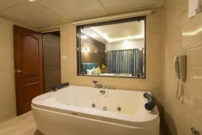 Shenbaga Hotel And Convention Centre - Bathroom