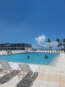 New Point Miami Beach Apartments - Piscine
